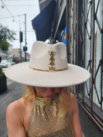 Demi lunar feather hat
