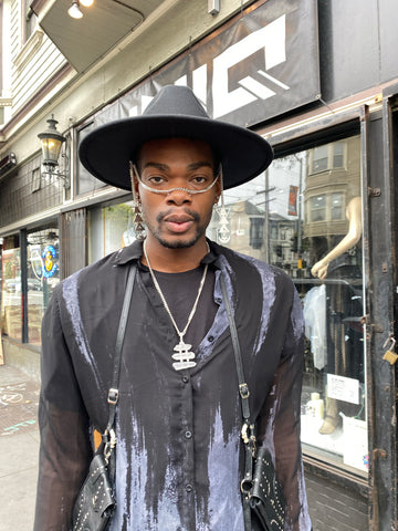 Demi lunar Face chain hat