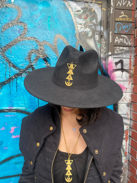 Demi lunar feather hat