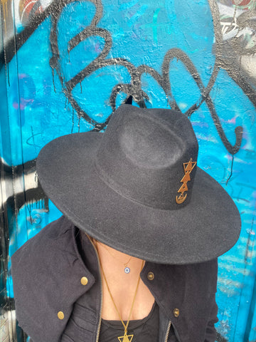 Demi lunar feather hat